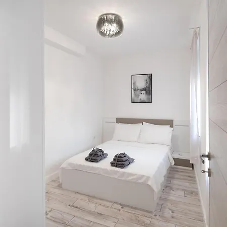 Beautiful Place In The Heart Of The City!!!! *