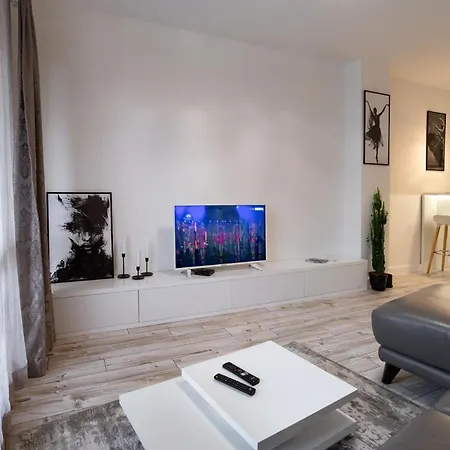 Beautiful Place In The Heart Of The City!!!! *