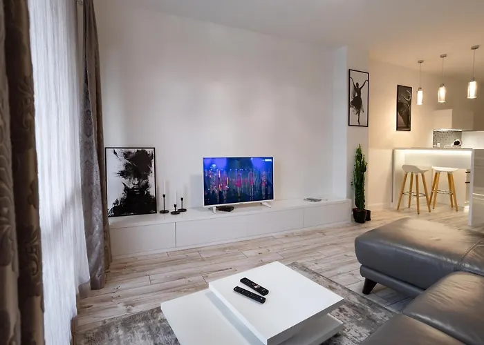 Beautiful Place In The Heart Of The City!!!! *